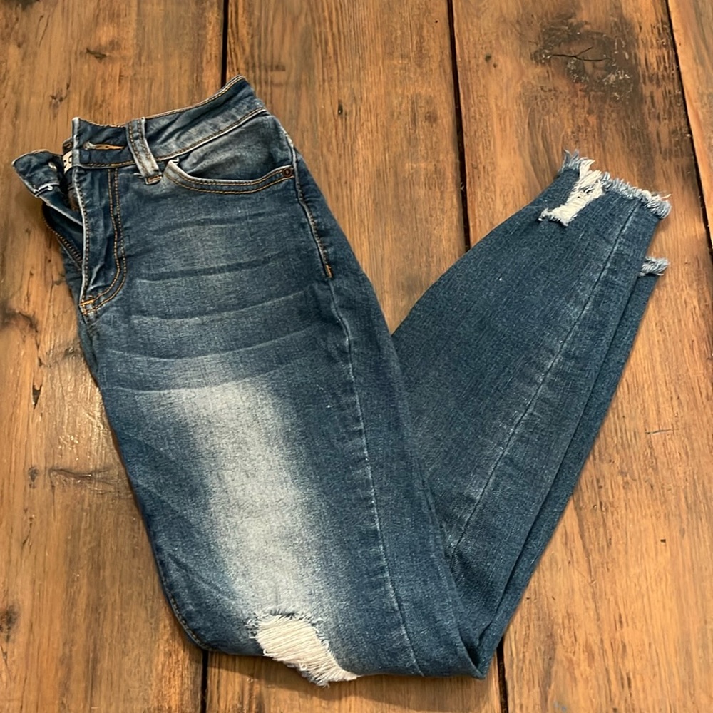 Distressed skinny jeans